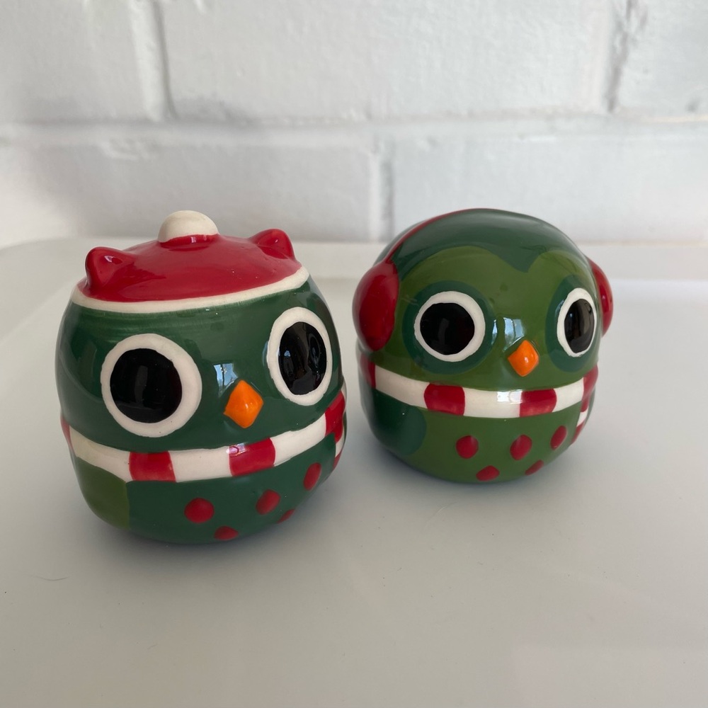 Festive Owl Salt and Pepper Shakers NWOT Christmas Bird Lover